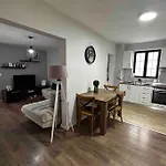 Spacious Villa Apartment In A Trendy Neighborhood