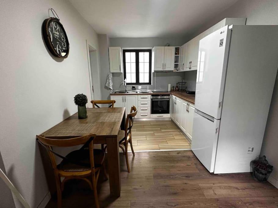 Spacious In A Trendy Neighborhood Appartement