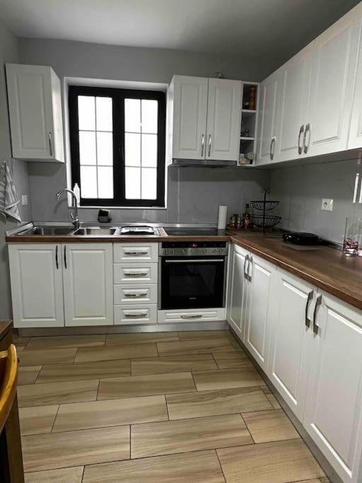 Appartement Spacious In A Trendy Neighborhood *