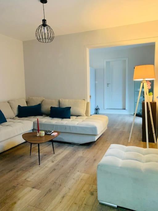 Spacious In A Trendy Neighborhood Appartement Tirana